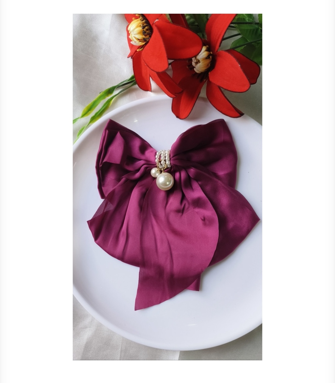 Bow tail hair clip