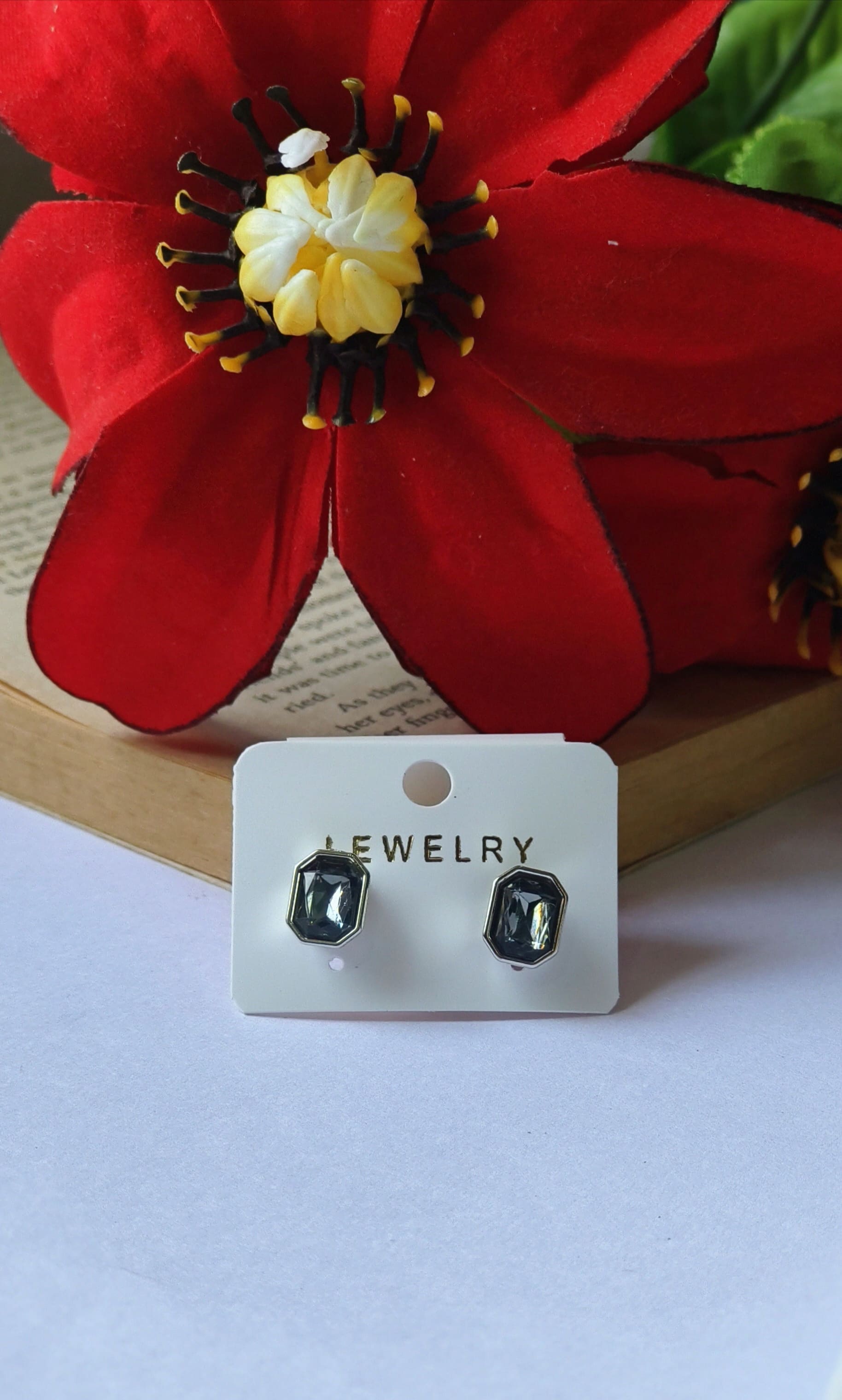 Drop stone stud earring